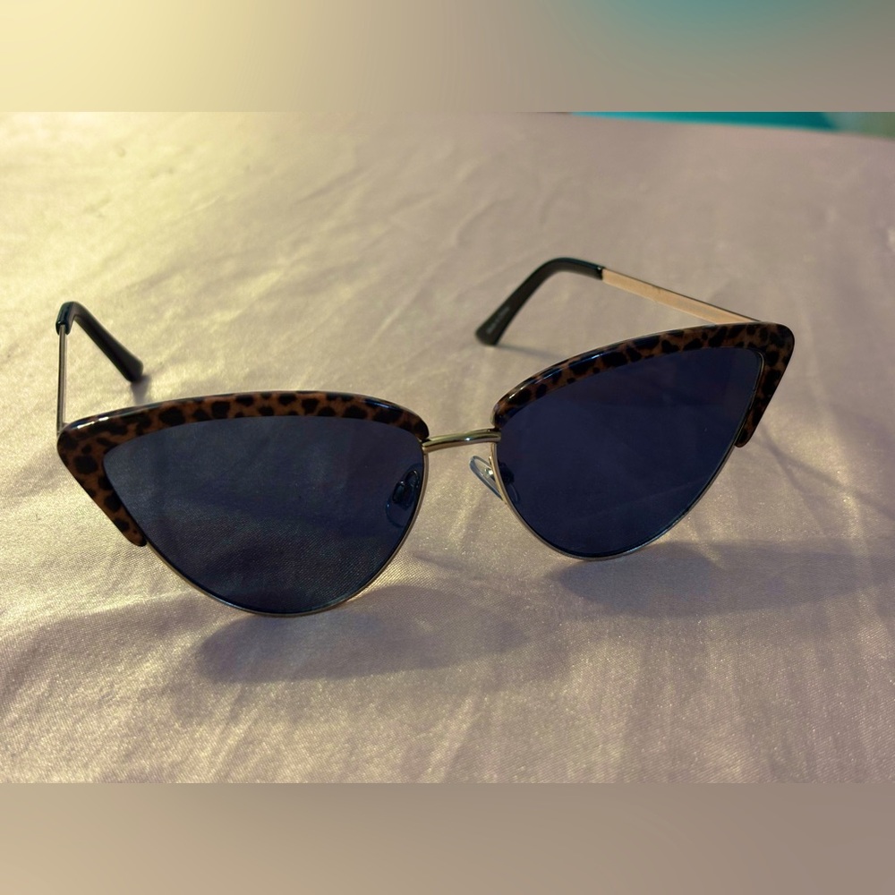 Leopard print cat eye sunglasses